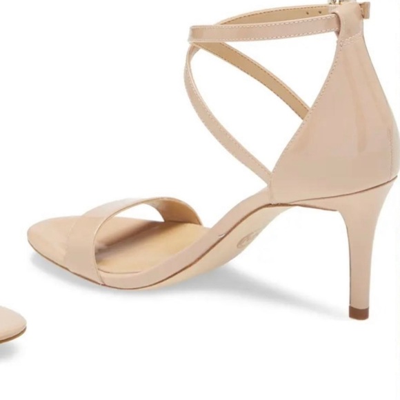 BRAND NEW WITH BOX MICHAEL KORS AVA STRAPPY SANDAL IN LIGHT BLUSH PATENT LEATHER - Picture 2 of 2